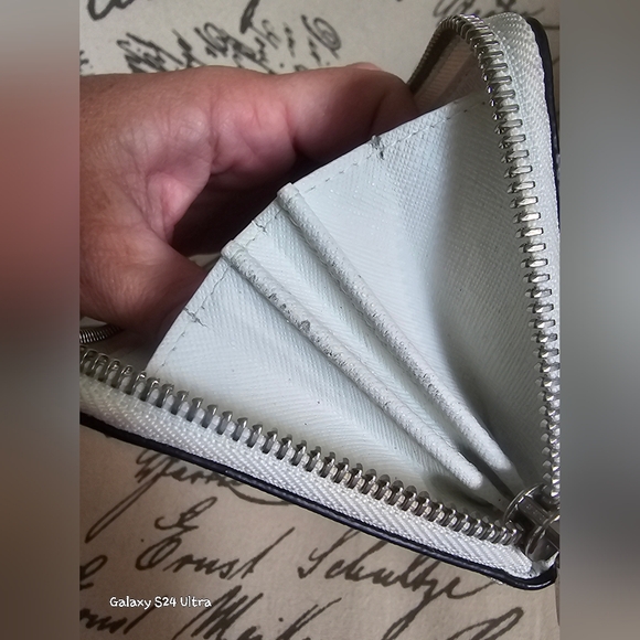 Michael Kors White w/ blk Polka Dot Fulton Multifunction Phone Case Wallet GUC - Picture 16 of 16